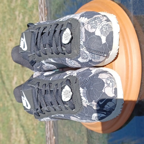 Women's NIKE Classic Cortez Lx Floral - Picture 2 of 8